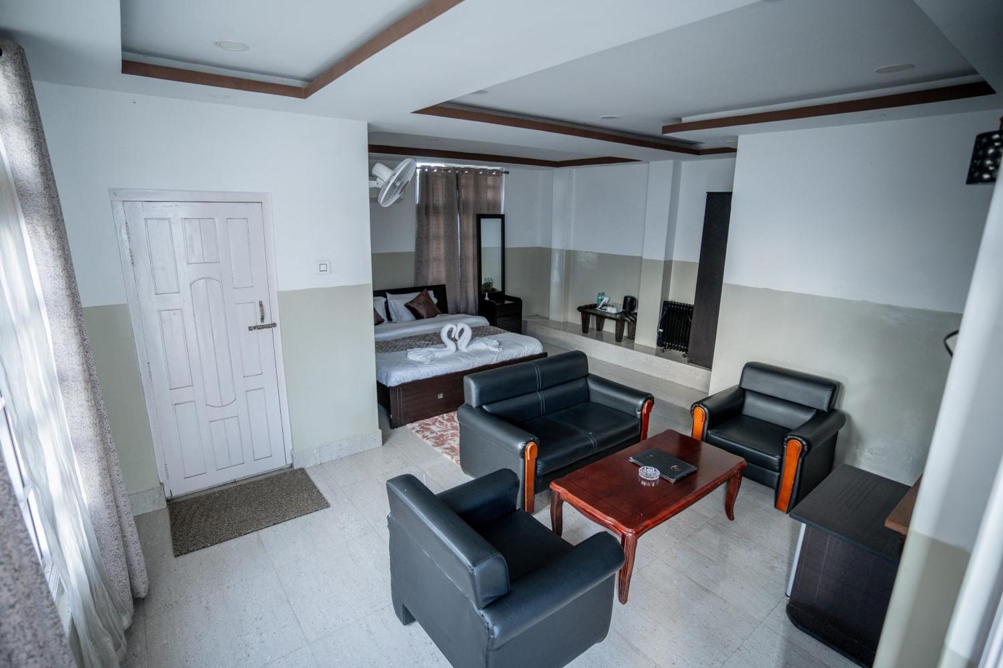 2K Hotel Kohima Екстериор снимка