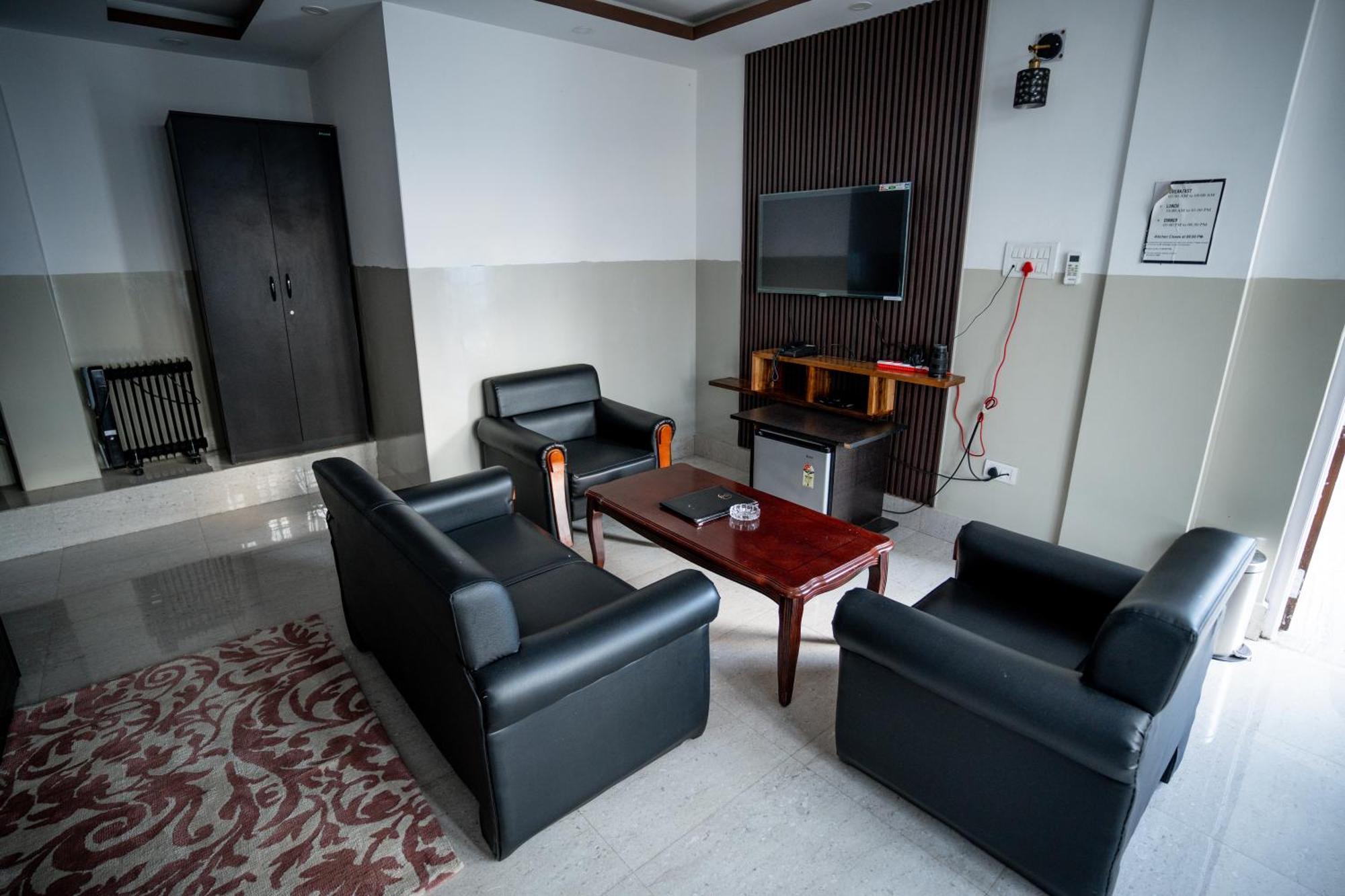 2K Hotel Kohima Екстериор снимка