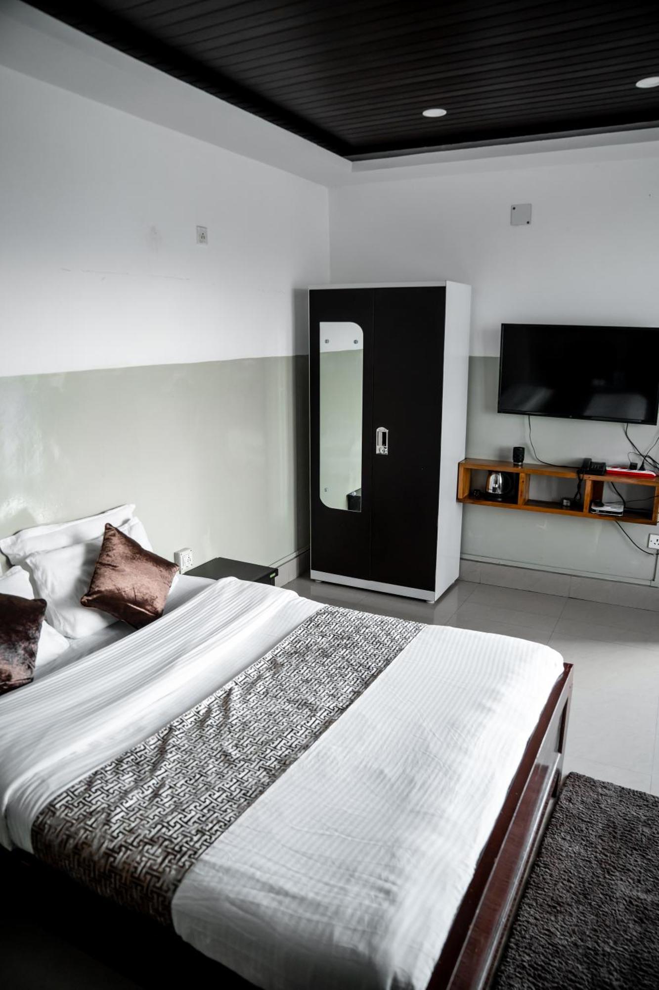 2K Hotel Kohima Екстериор снимка