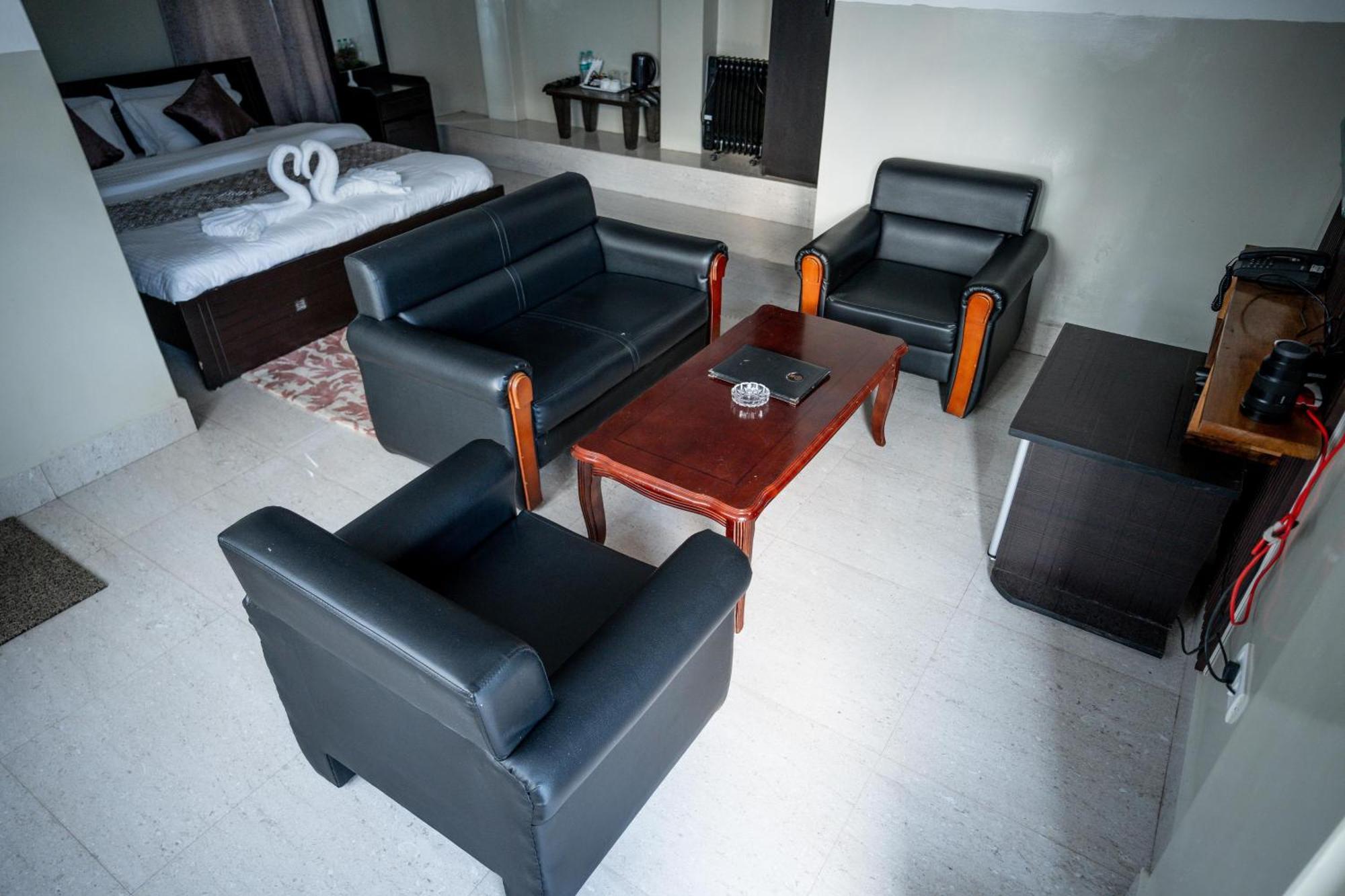2K Hotel Kohima Екстериор снимка